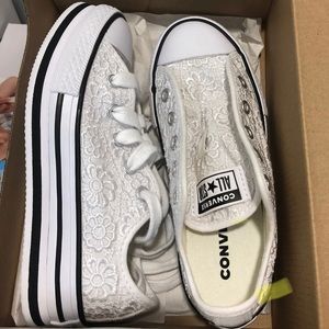 Brand new girls Converse